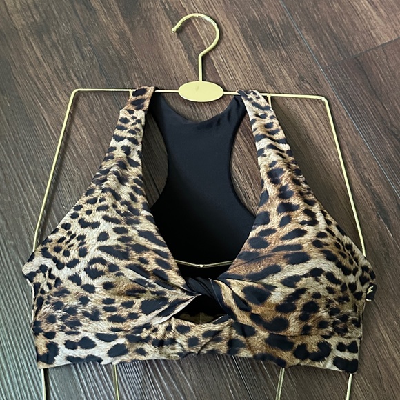 LEOPARD PRINT TWIST SPORTS BRA - Picture 1 of 4